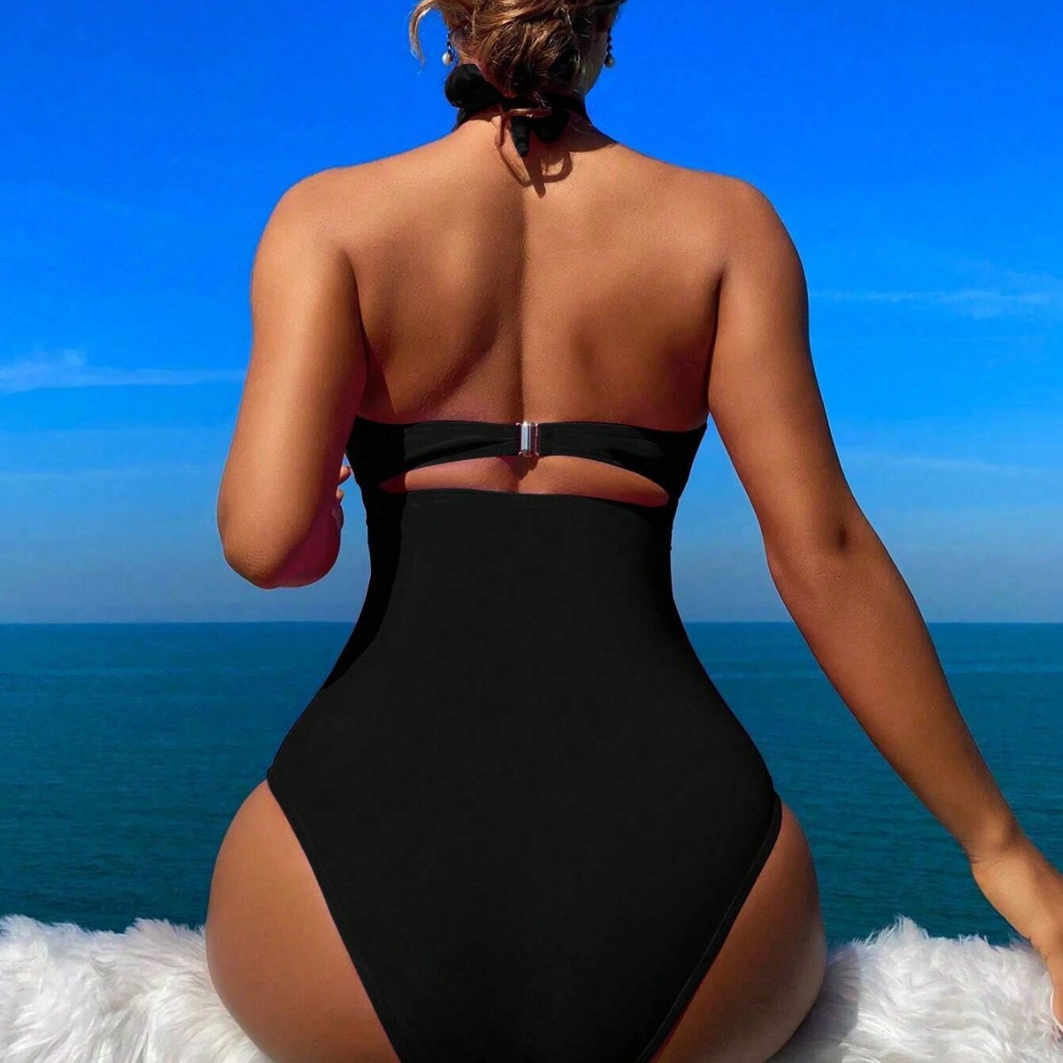 Maiô Feminino Preto com Decote - Suits avaliação e preço