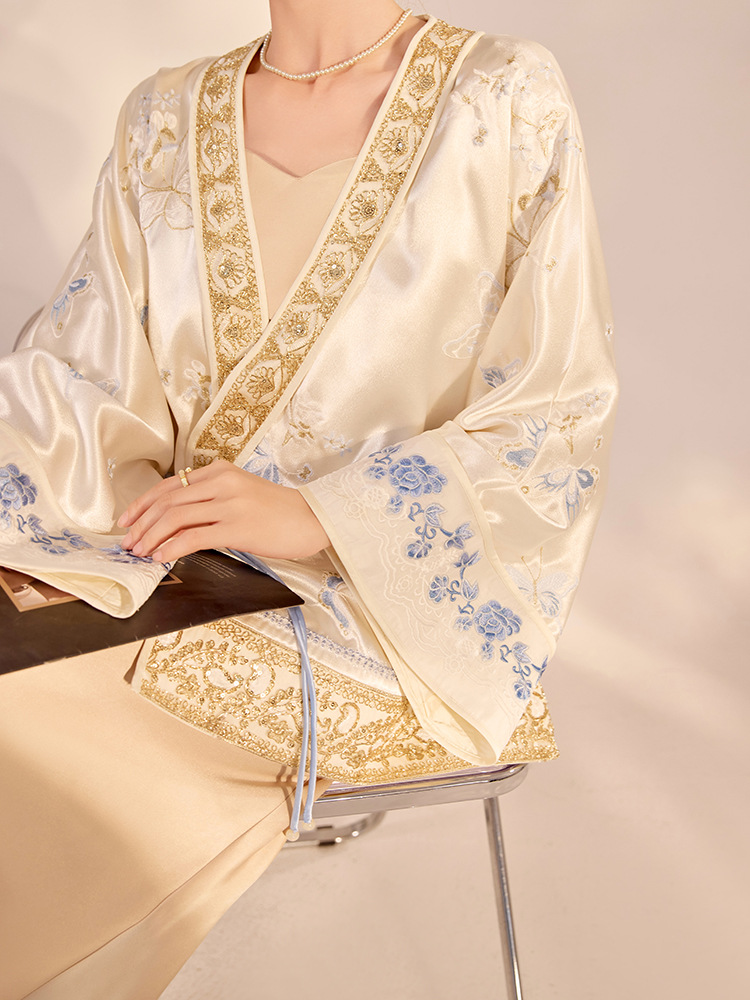 Jaqueta Feminina de Luxo com B - Jackets avaliação e preço